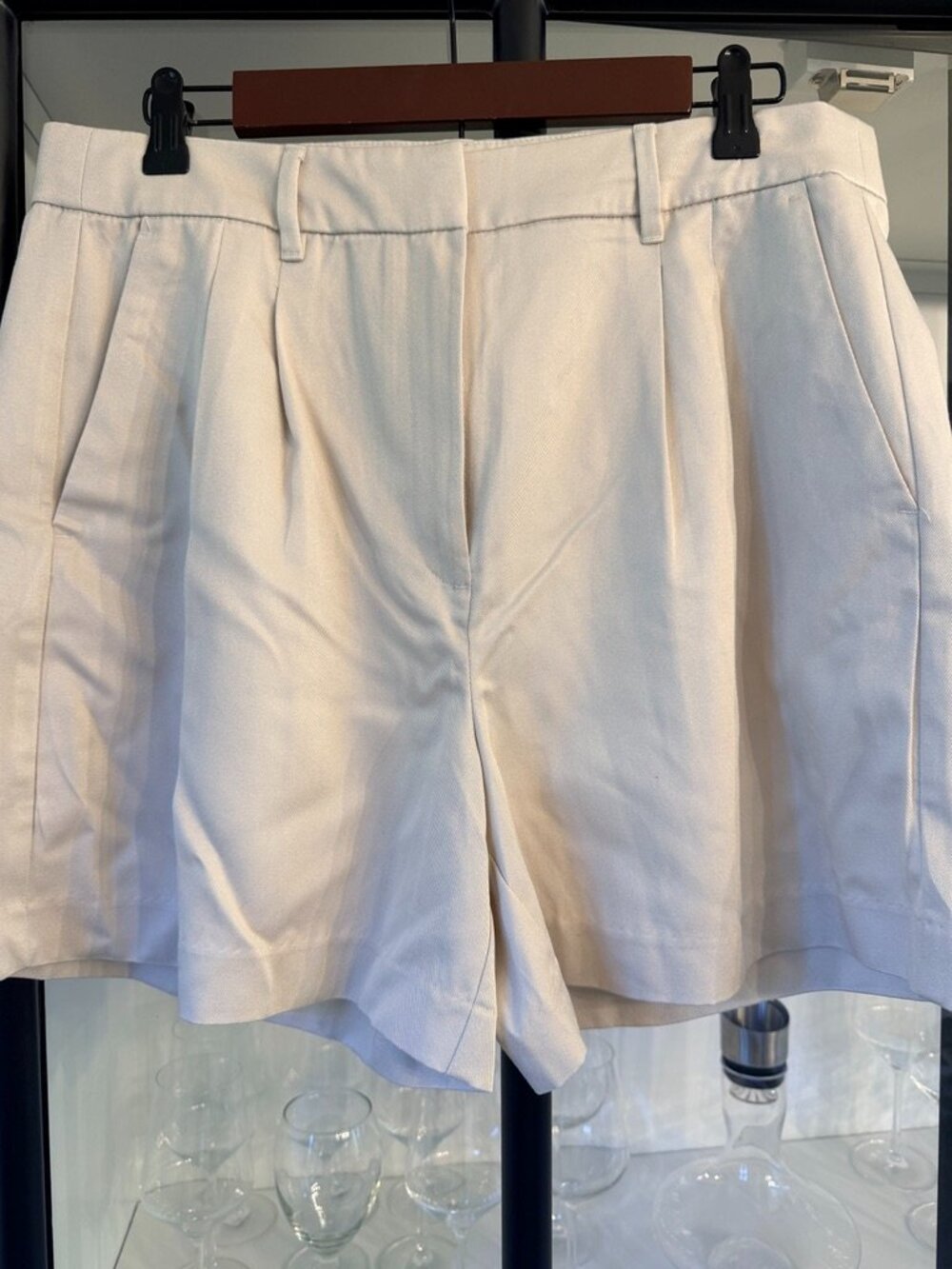 Old Navy Taylor Extra High Rise Pleated Trouser Shorts Cream Beige Medium M